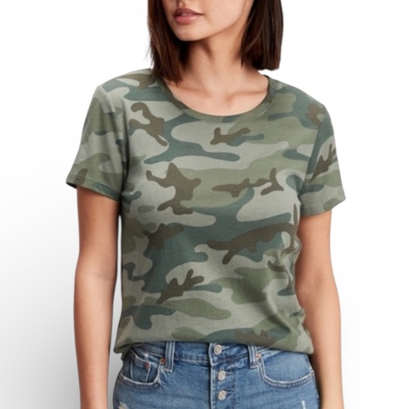 GAP Tops - GAP Green Camo Women's Short Sleeve Tee SZ L T